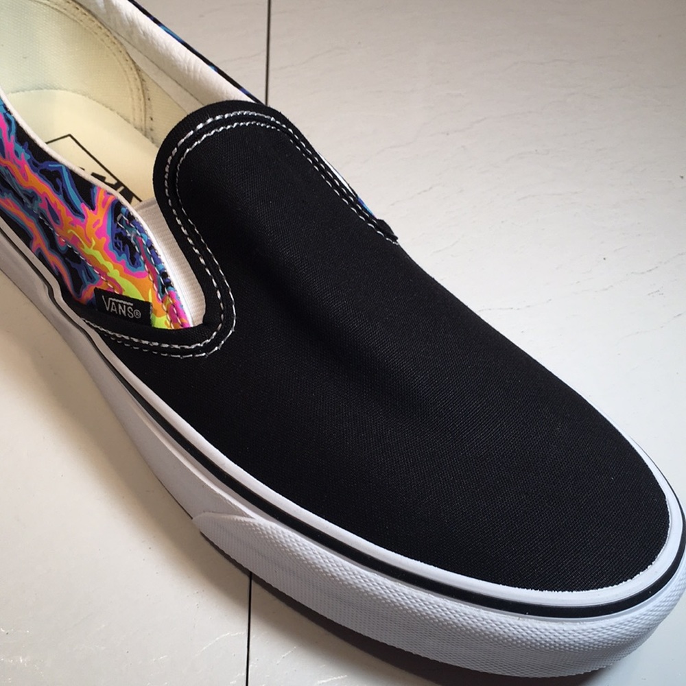 NWT Vans Classic Slip-On Electric Flame Black and True White Men’s 11.5 - Picture 5 of 9